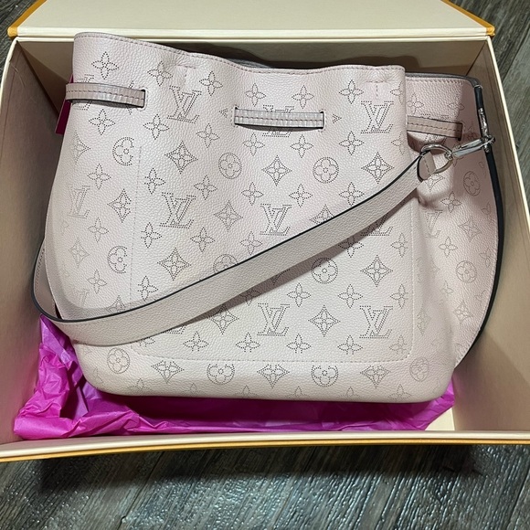 Louis Vuitton Girolta Mahina Monogram Bucket Bag with COA, box,  dust bag - Picture 1 of 10